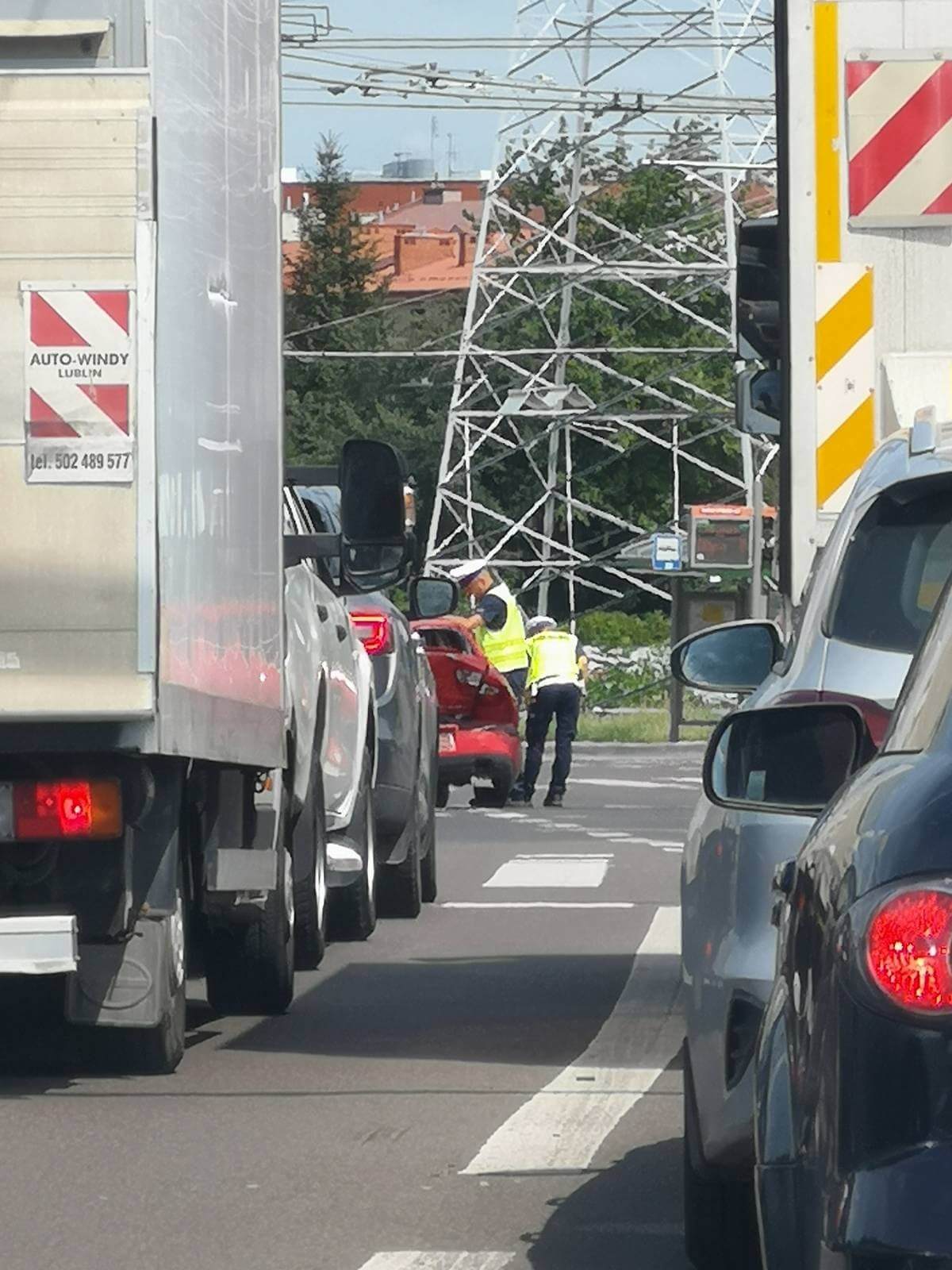 Wypadek na skrzyżowaniu w Lublinie. Utrudniony przejazd, kobieta z dzieckiem przewiezieni do szpitala 2 Zderzenie opla z seatem na skrzyżowaniu w Lublinie