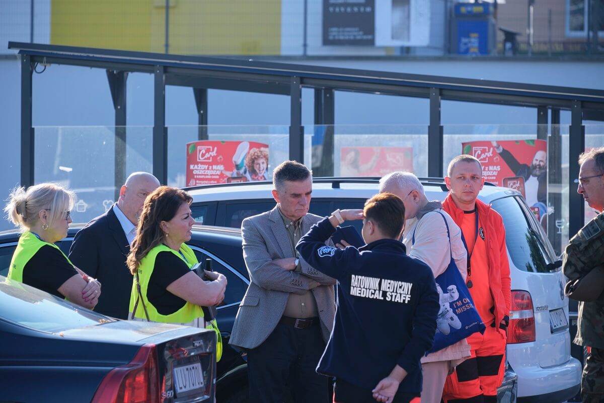 Ewakuacja z powodu niewybuchu przy ul. Wrońskiej. Mieszkańcy muszą opuścić swoje mieszkania do godziny 11:00 3 Wojewoda lubelski Lech Sprawka rozmawiający ze służbami