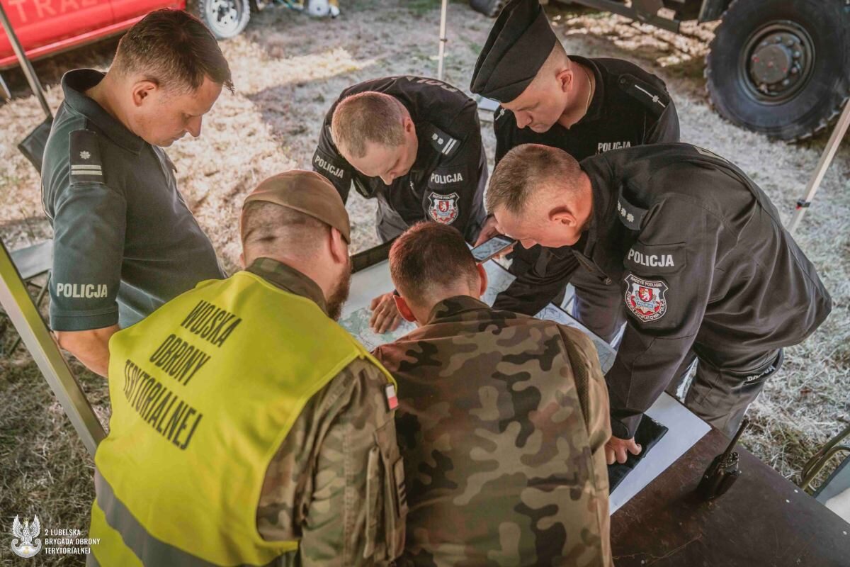Żołnierze w akcji ratowniczej. Gasili pożar, zabezpieczali wypadek samochodowy, udzielili pomocy zaginionym 1 2lbot ćwiczenia radzyń 2023