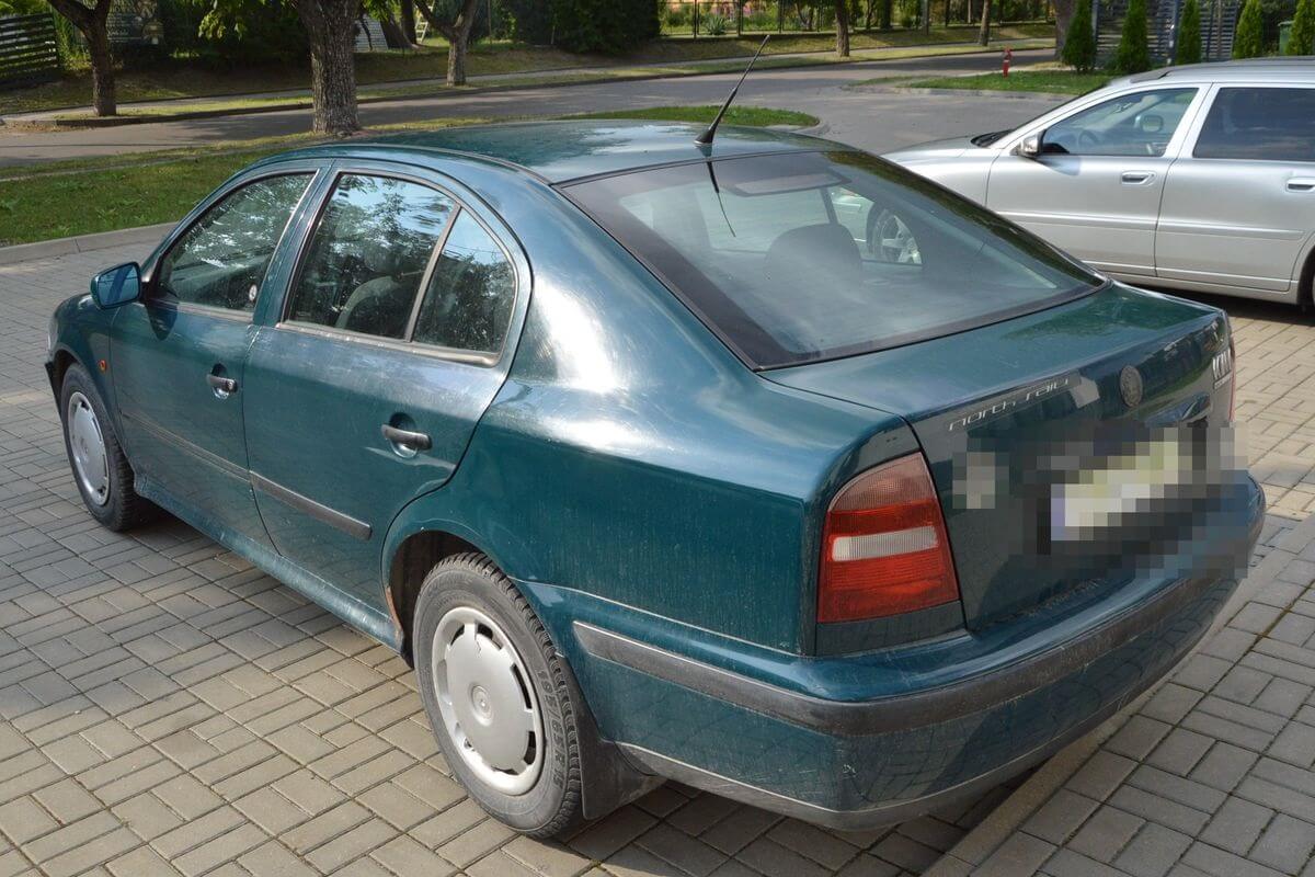 Wepchnął do bagażnika byłą dziewczynę i wywiózł samochodem 1 Samochód marki Skoda