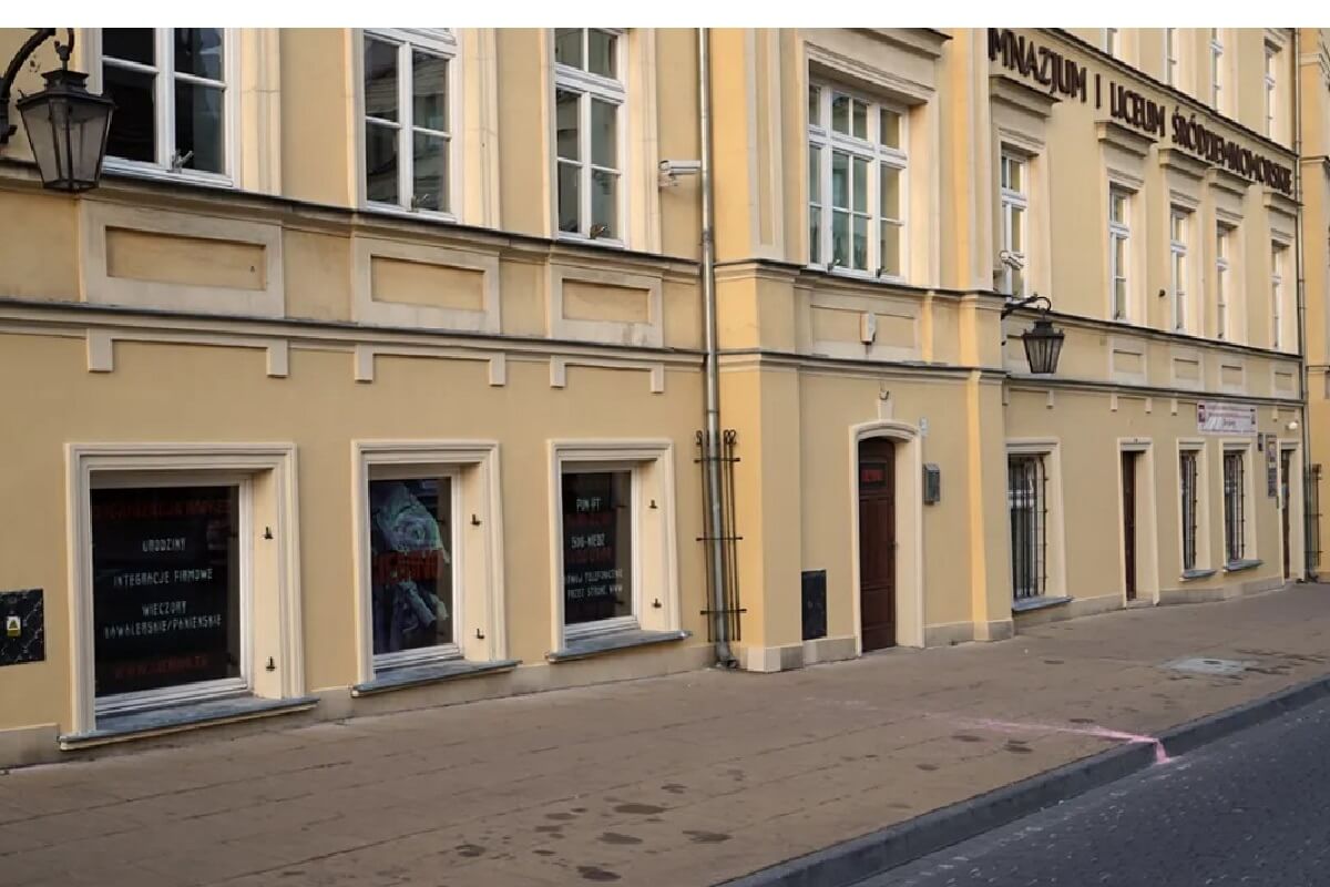 Lublin owiany mgłą grozy. COŚ wisi w powietrzu. Co dzieje się na lubelskim Starym Mieście wieczorami? 1 wejście CIEMNO