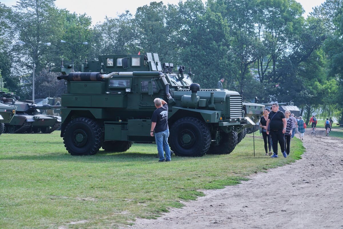 Piknik wojskowy na Błoniach pod Zamkiem w Lublinie