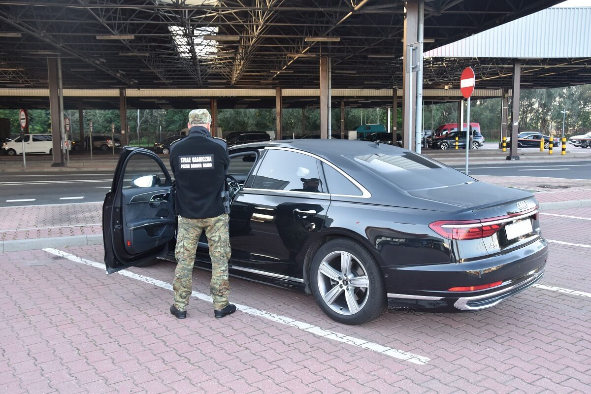 Straż Graniczna z Chełma szuka chętnych do pracy. Na kandydatów czekają dobre zarobki i bonusy 2 Poszukiwane Audi A8