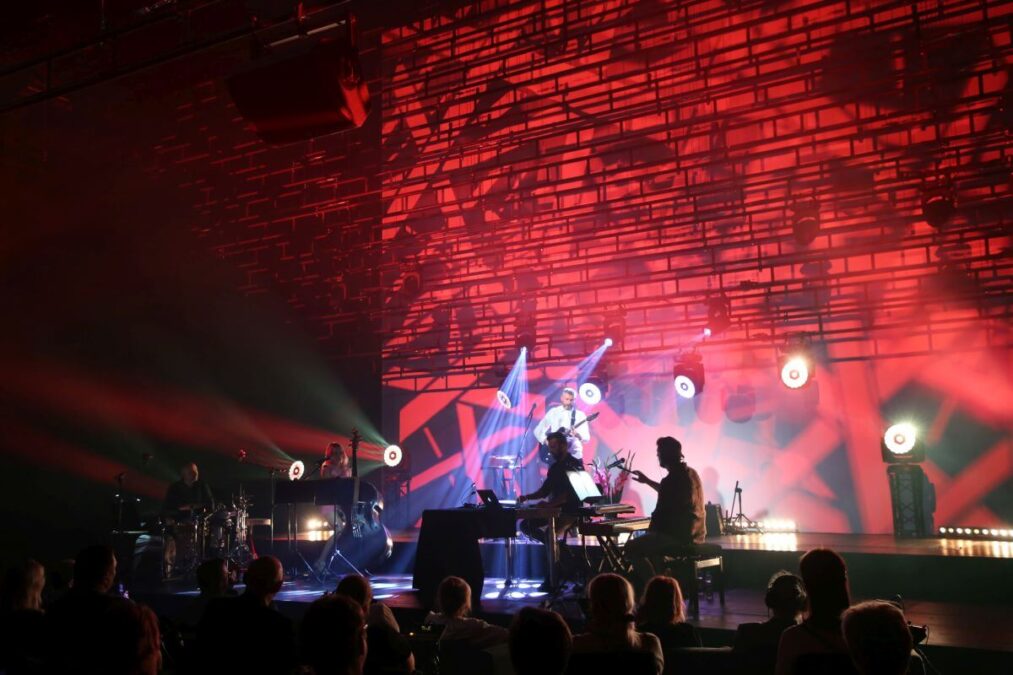 Fotorelacja z niedzielnego koncertu: Łukasz Jemioła z zespołem Lytane 12 Koncert Łukasz Jemioła z zespołem — Lytane