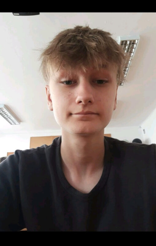 Zaginął Mateusz Kowalski. Policja i bliscy szukają 15-latka. Widzieliście go? 1 Mateusz Kowalski lat 15