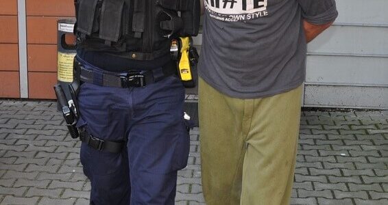 Znęcał się fizycznie i psychicznie nad matką. Trafił do aresztu na 3 miesiące 1 znęcał się nad matką
