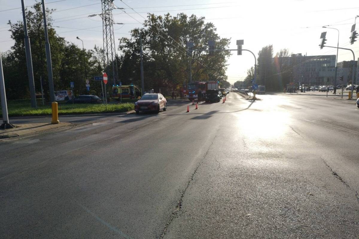 Komunikacyjny paraliż na al. Kraśnickiej. Wszystko przez zderzenie pojazdów na skrzyżowaniu 1 Paraliż al. Kraśnickiej po zderzeniu aut na skrzyżowaniu z ul. Głęboką