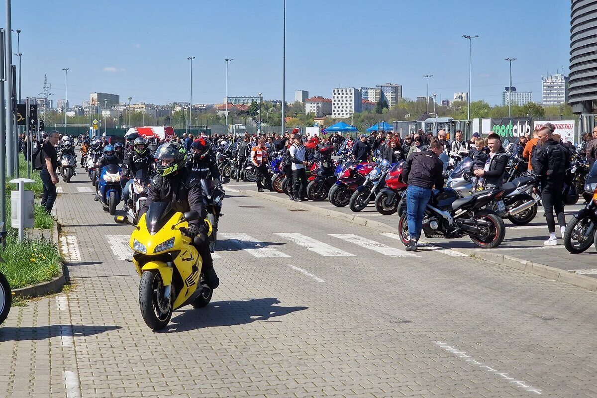 Szkolenie motocyklowe z doskonalenia techniki jazdy — Poziom 1 3 Zlot motocyklowy na parkingu Arena Lublin