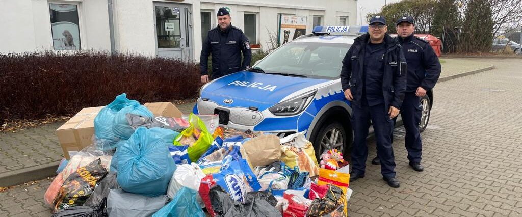 Policjanci zorganizowali zbiórkę dla zwierząt z lubelskiego schroniska. Tony darów trafiły do potrzebujących zwierząt 1 Dary dla lubelskiego schroniska