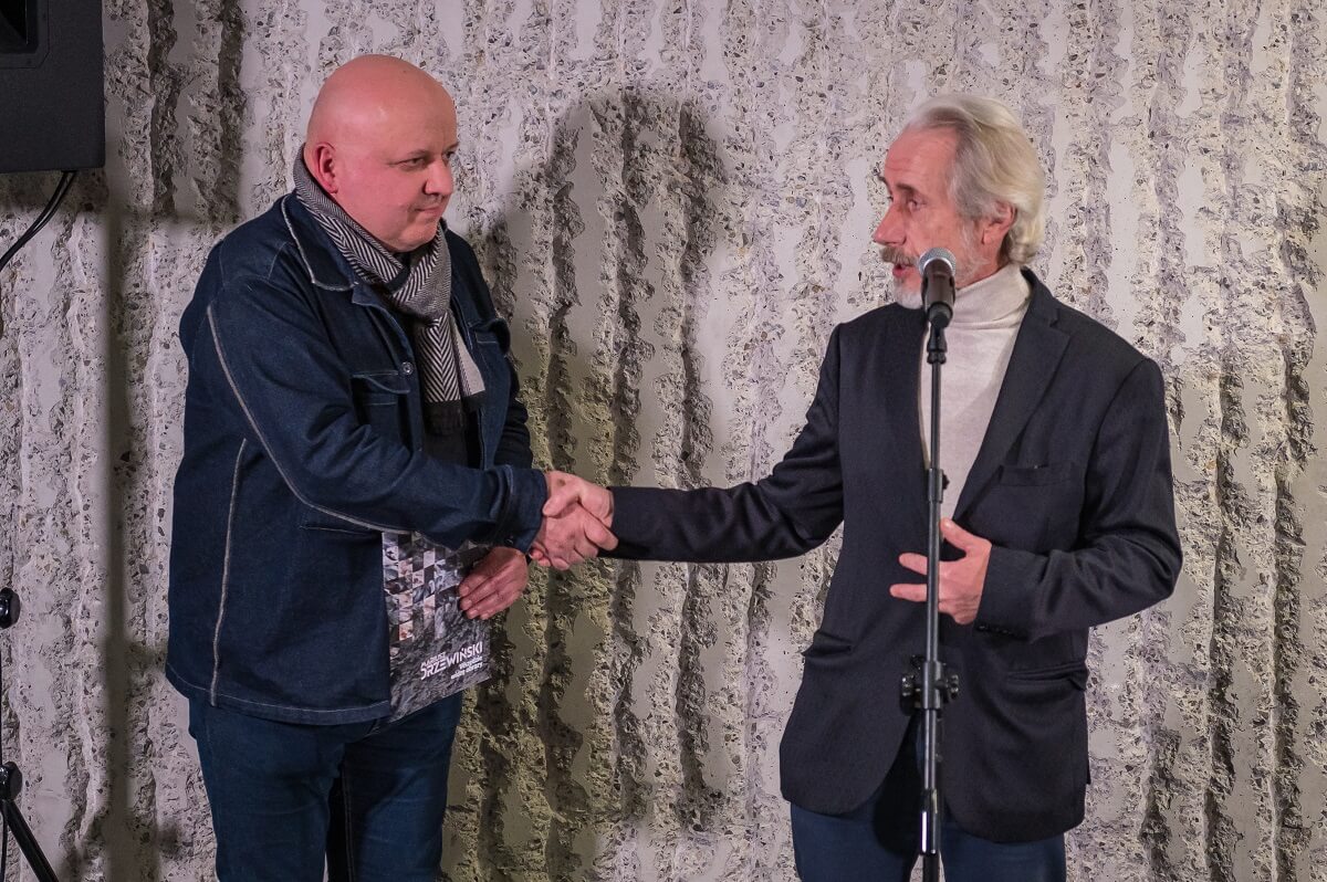 Fotorelacja z uroczystego otwarcia jubileuszowej wystawy: Mariusz Drzewiński „Wszędzie widzę obrazy” 4 Wernisaz M.Drzewinski 1 18
