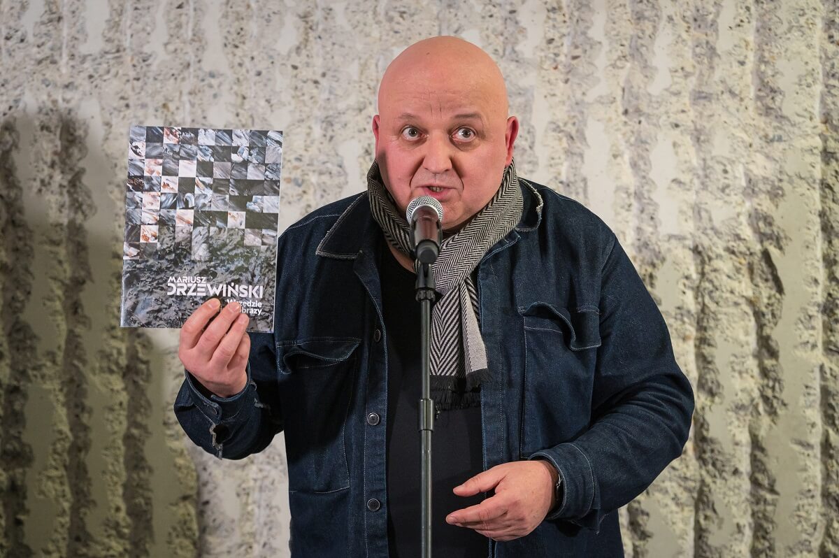 Fotorelacja z uroczystego otwarcia jubileuszowej wystawy: Mariusz Drzewiński „Wszędzie widzę obrazy” 3 Wernisaz M.Drzewinski 1 7