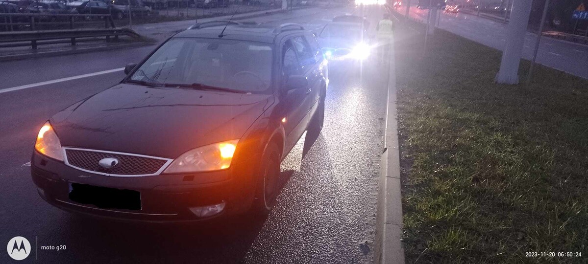 Jechał slalomem, od krawężnika do krawężnika. Za kierownicą forda siedział kompletnie pijany mieszkaniec Lublina 1 Obywatelskie ujęcie pijanego kierowcy na ul. Lubelskiego Lipca '80 w Lublinie