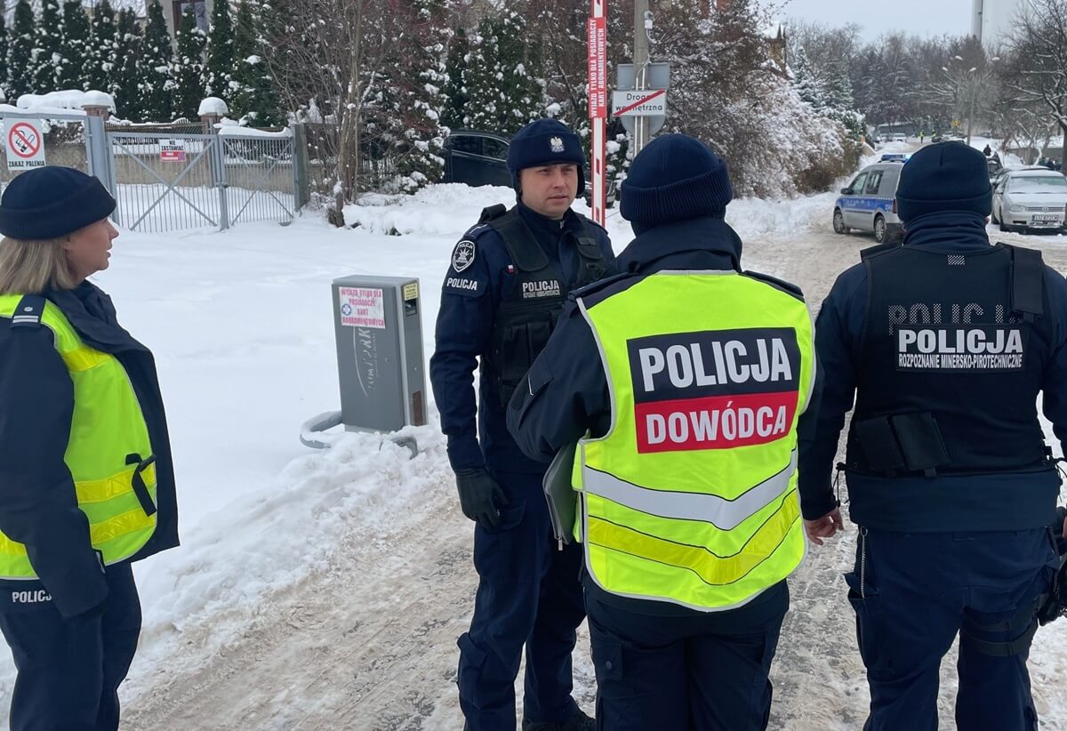 Zadzwonił do szpitala przy al. Kraśnickiej i powiedział, że w jednym z budynków jest bomba. Akcja służb ratunkowych 1 grupa funkcjonariuszy policji