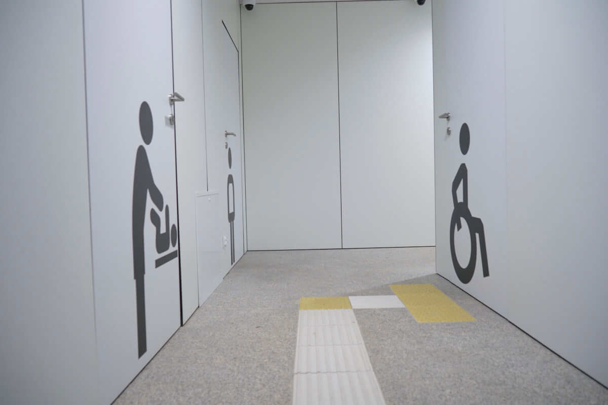 Dworzec Lublin szykuje się do otwarcia. Pierwsze autobusy odjadą z niego 12 stycznia. Przewoźnicy będą czekać do ostatniej chwili? 12 Toalety na parterze dostosowane do osób z niepełnosprawnościami