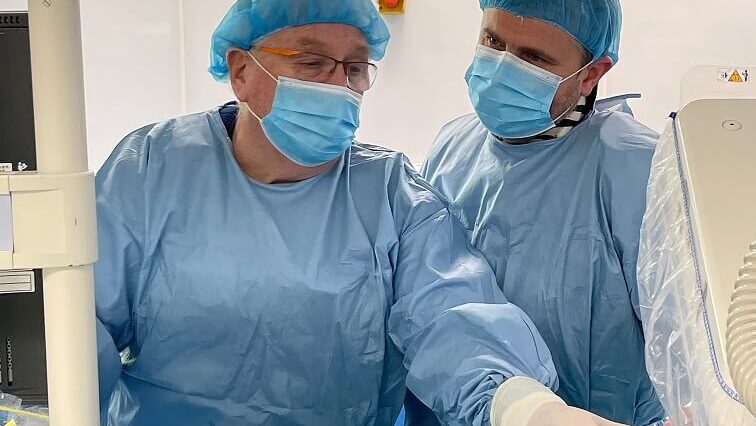 Pierwsza tak skomplikowana operacja po tej stronie Wisły. Szansa dla pacjentów z tętniakiem aorty. Brawo SPSK 4 1 Operacja Stentografu SPSK4