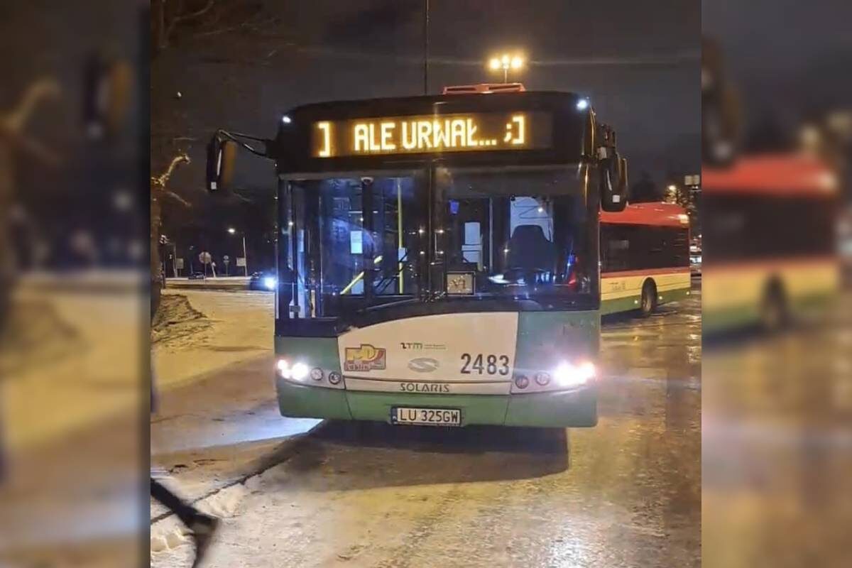 Lublin. Karambol z udziałem dwóch pojazdów komunikacji miejskiej i czterech aut osobowych. Jedna osoba poszkodowana 1 Napis na autobusie: „Ale urwał”