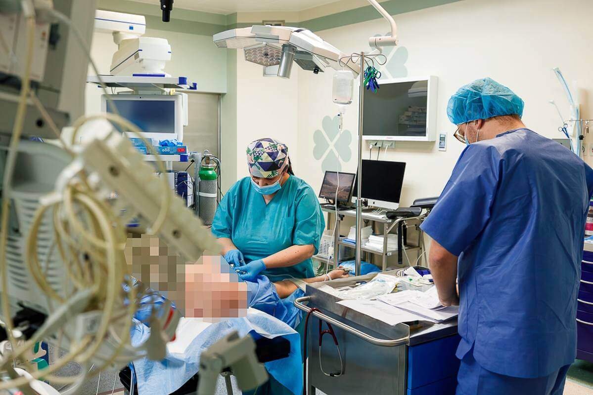 Nowa szansa na życie dla chorych na trzustkę. W SPSK4 przeprowadzono ważną operację 5 Zespół operacyjny podczas zabiegu, operacji trzustki