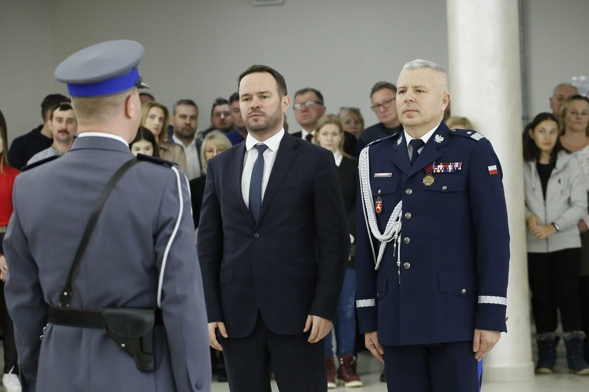 Nowi policjanci złożyli ślubowanie. 50 osób dołączy do komisariatów w całym województwie 2 Ślubowanie Policji