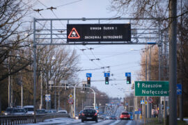 uwaga slisko zachowaj ostroznosc