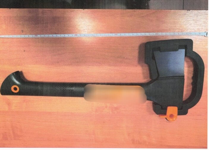 Kradł siekiery i tarcze do metalu. Specjalnie na "zakupy" jeździł do oddalonych od siebie miejscowości 2 Skradziona markowa siekiera