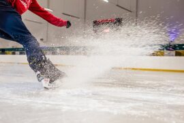 lyzwiarz na lodowisku icemania