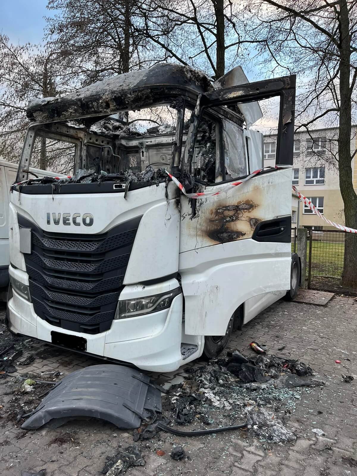 Spalony ciągnik siodłowy Iveco