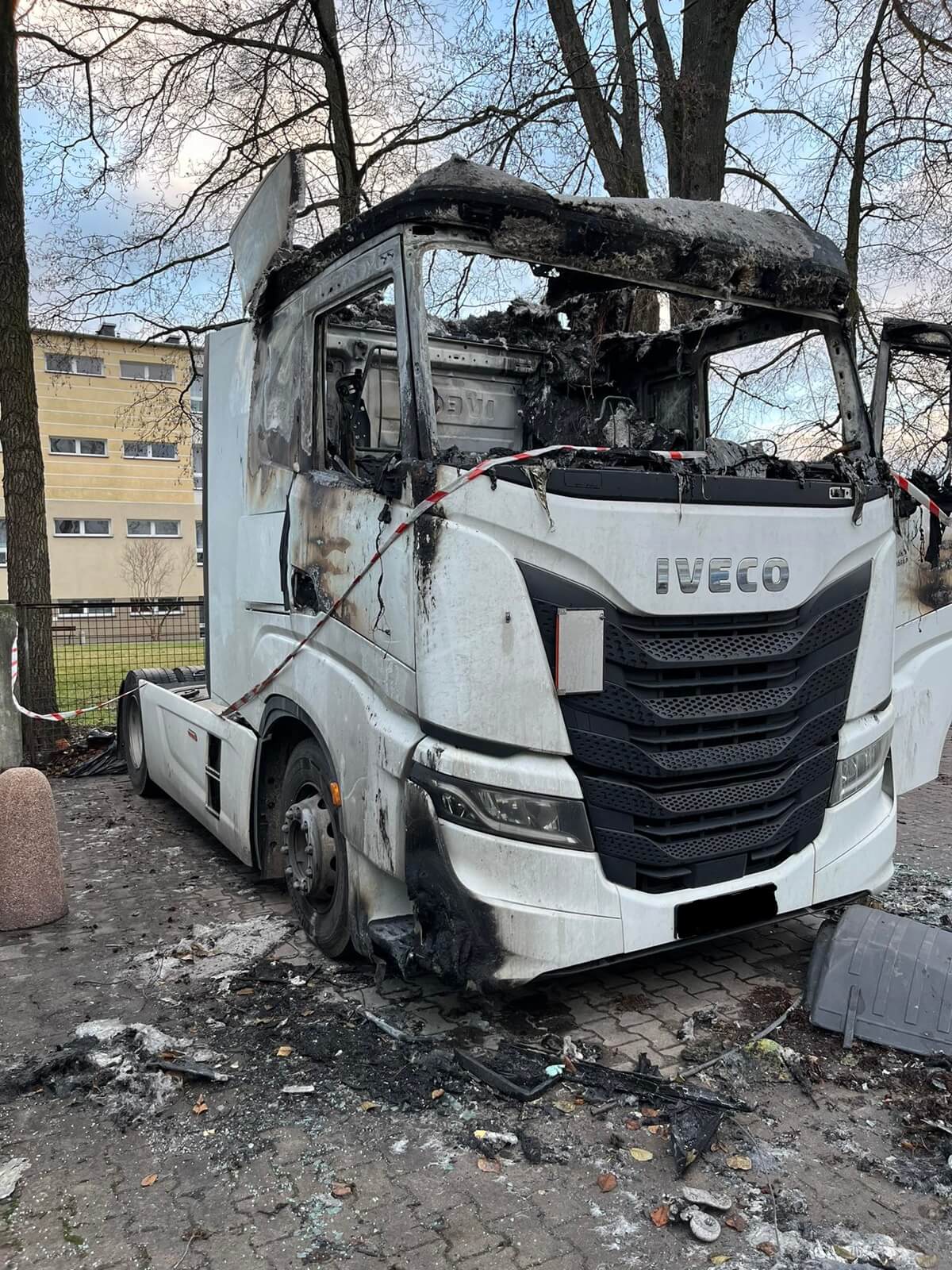 Spalony ciągnik siodłowy Iveco