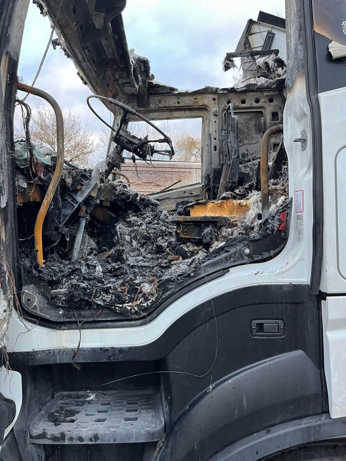 Spalony ciągnik siodłowy Iveco