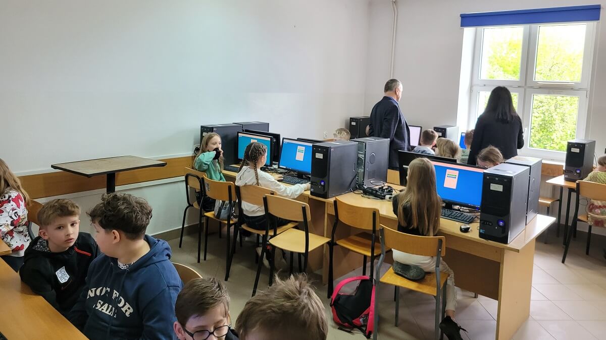 WMITksowali dzieci w technologię. Warsztaty dla dzieci na Politechnice Lubelskiej 2 dzieci, warsztaty „WMITksuj się w technologię”