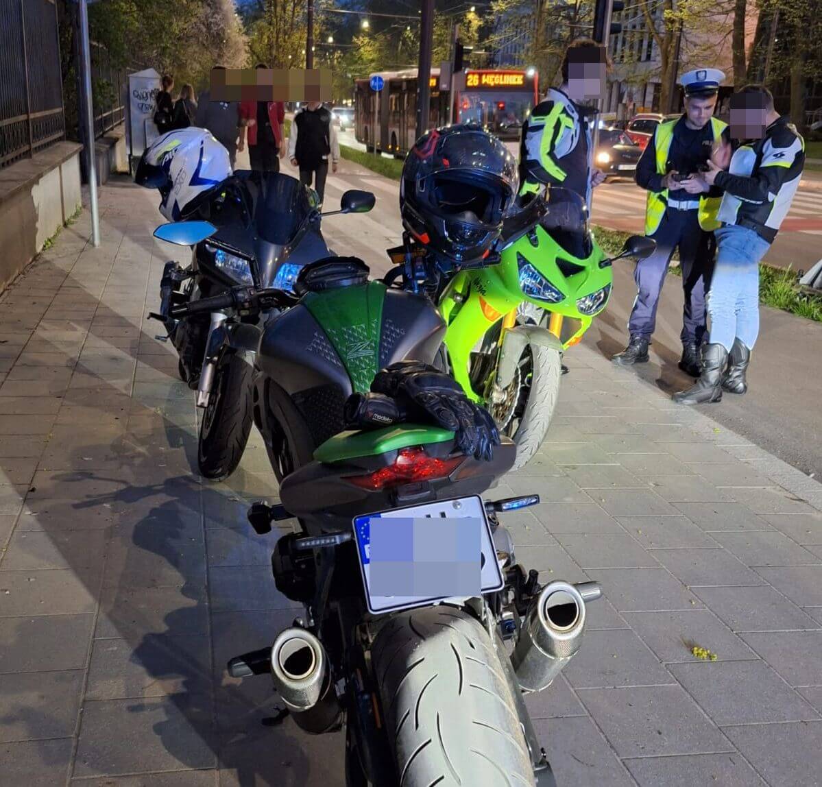 Motocykliści na "celowniku" policji — wzmożone kontrole przez weekend 1 motocykle, policjanci, motocykliści