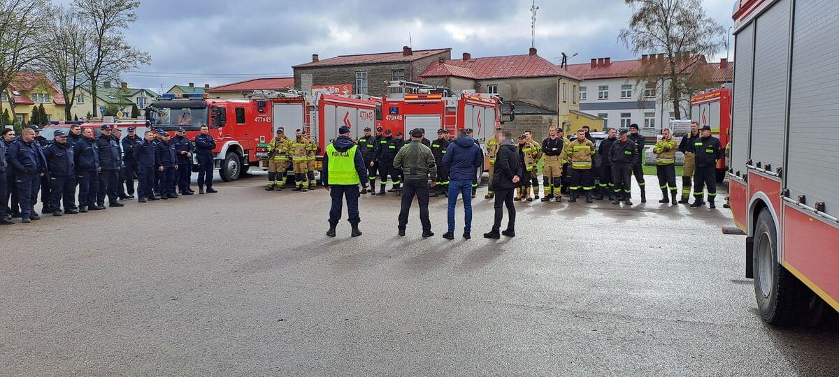 Specjalistyczny sprzęt, policjanci, strażacy i ochotnicy szukali zaginionego 65-latka 1 Specjalistyczny sprzęt do poszukiwań