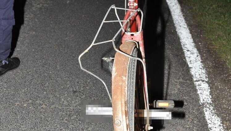 Zderzenie ciężarówki z rowerem. Cyklista był pijany. Wymagał hospitalizacji 1 Mężczyzna został potrącony przez jadącą ciężarówkę