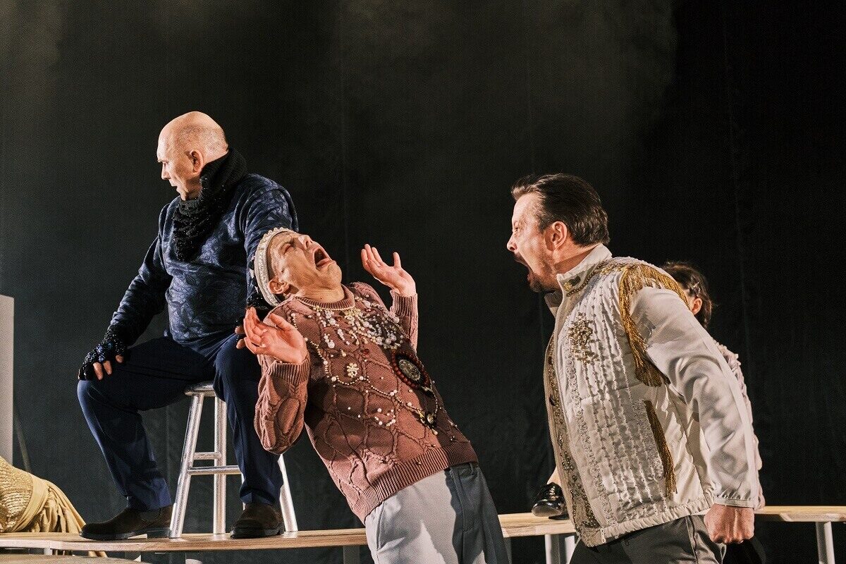 Teatr Osterwy zaprasza na premierowy spektakl "Wielki człowiek do małych interesów" 2 Hamlet na sprzedaż