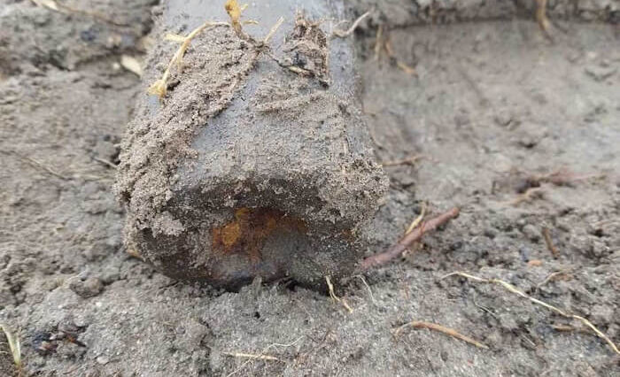 Niewybuch znaleziony podczas prac porządkowych w ogrodzie koło domu 2 Bomba moździerzowa w ogródku