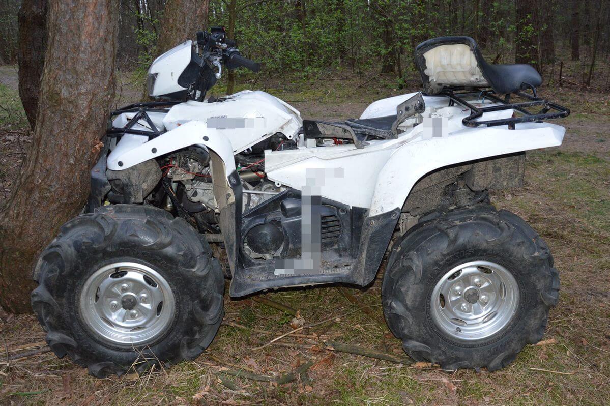 Siadł na quada pijany. Miał 2,5 promila. Przejażdżkę zakończył w helikopterze LPR 1 Quad rozbity o drzewo