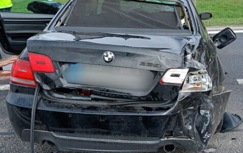 Zderzenie z busem na obwodnicy Lubartowa. BMW zderzyło się z prawidłowo jadącym Volkswagenem 1 BMW rozbite na obwodnicy Lubartowa