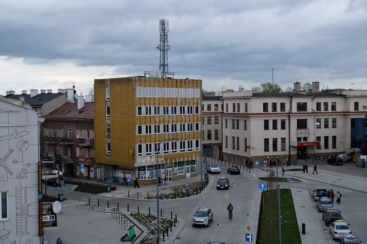 Charakterystyczny budynek 'witający' podróżnych wychodzących z tunelu dworca PKP zostanie zlicytowany przez komornika 1 Charakterystyczny budynek przy ul. 1 Maja 44 wystawiony na licytację komorniczą