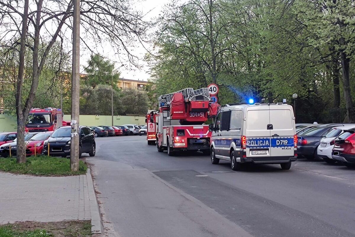 Interwencja straży pożarnej, pogotowia i policji do przypalonej potrawy