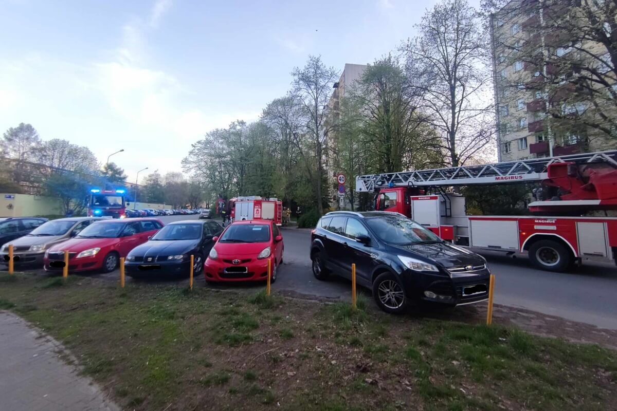 Interwencja straży pożarnej, pogotowia i policji do przypalonej potrawy