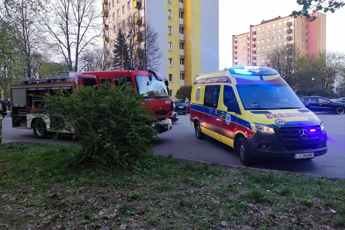 Interwencja straży pożarnej, pogotowia i policji do przypalonej potrawy