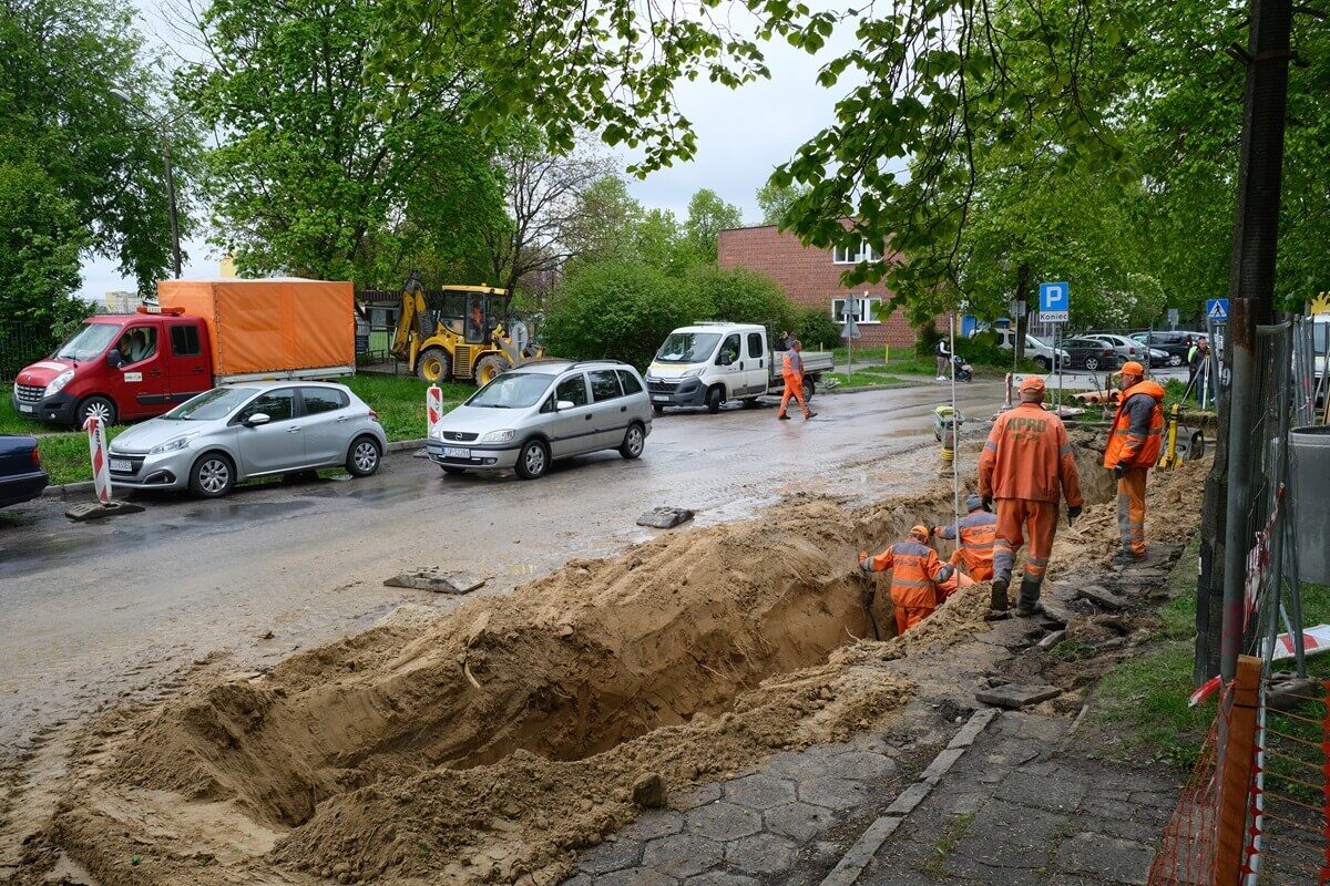 Kolejny etap przebudowy ulicy Wallenroda. Kierowcy od 25 kwietnia jeżdżą inaczej 1 Rozkopana ul. Wallenroda - robotnicy