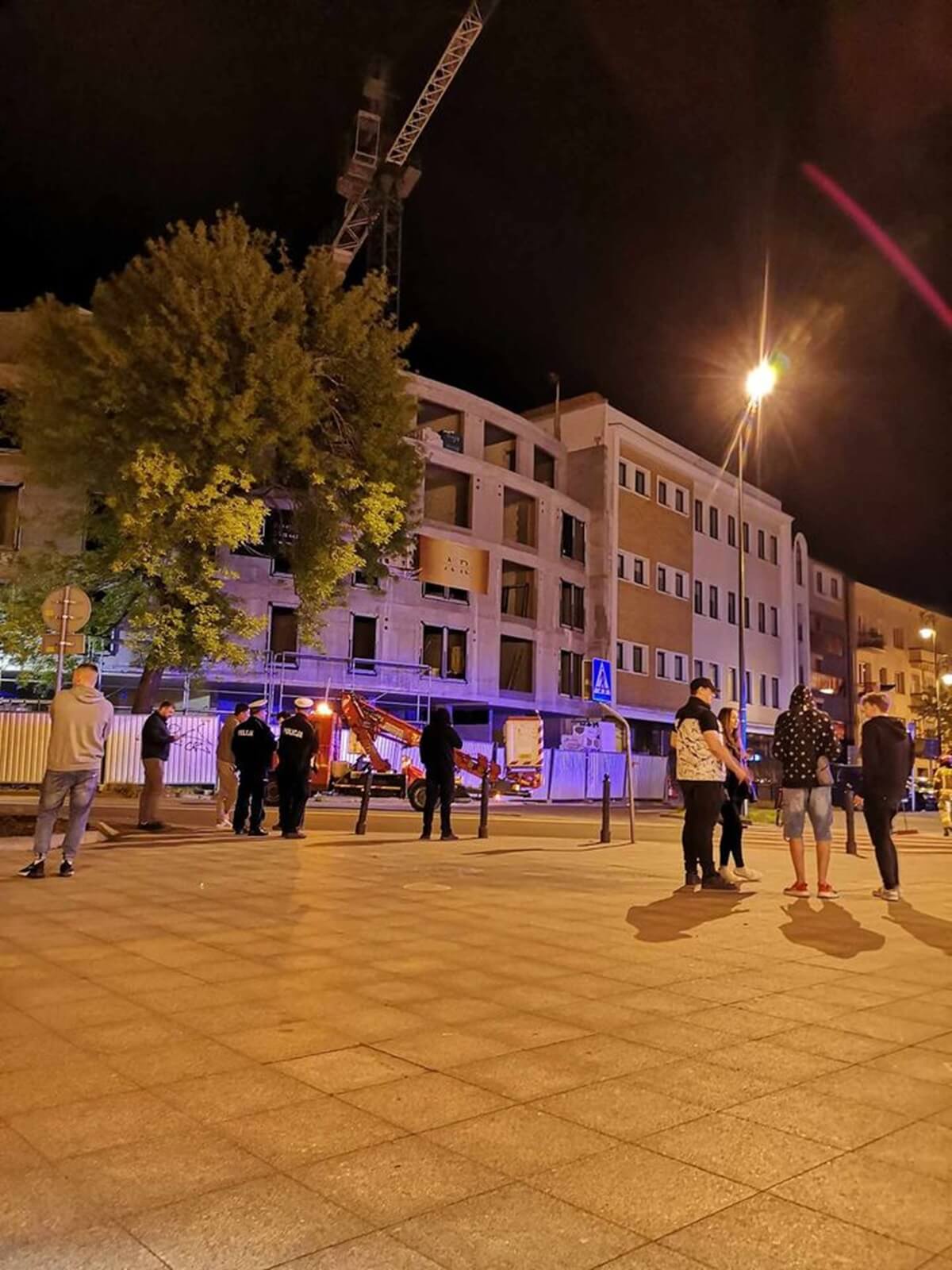 Pijany wszedł na dźwig na placu budowy w centrum Lublina i uruchomił żurawia. Uszkodził latarnię, próbował uciec 3 Wszedł na dźwig typu żuraw na budowie przy ul. Peowiaków