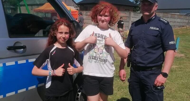 Dzień Dziecka z policjantami w Teodorówce 1 Policjanci pokazują tajniki swojej pracy