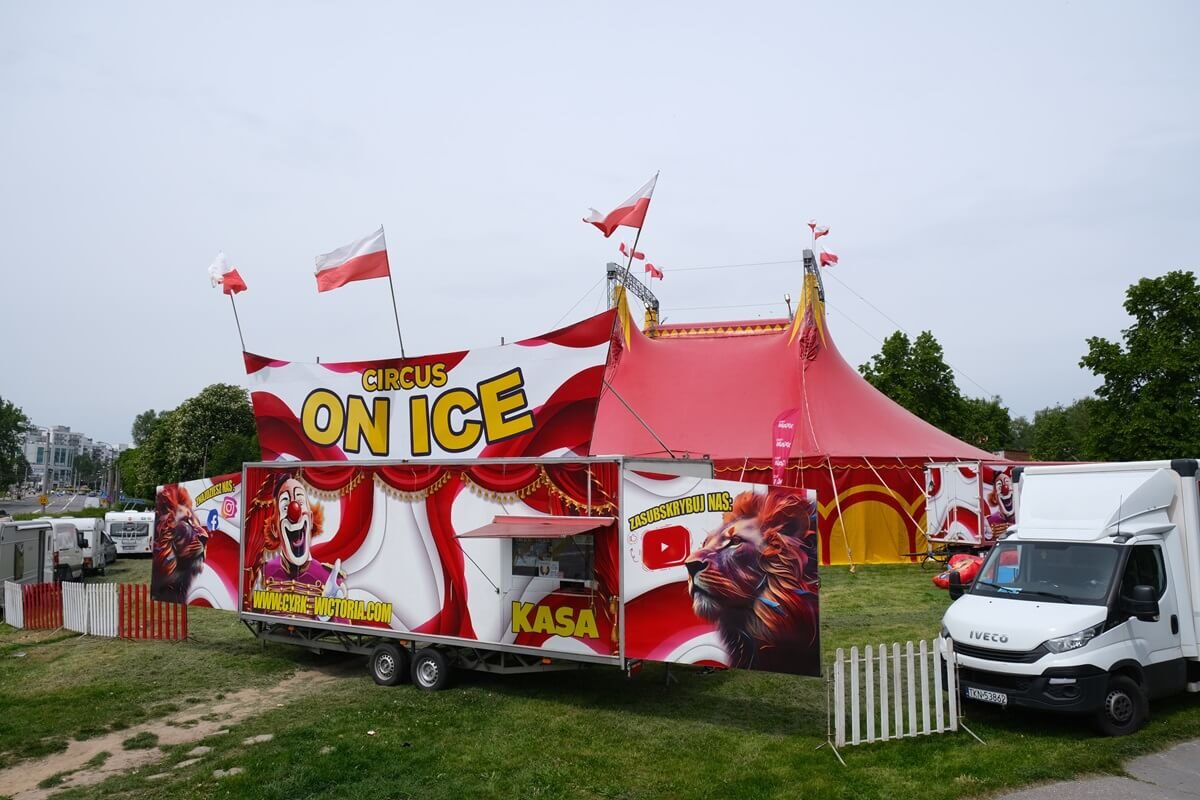 Cyrk na lodzie zawitał do Lublina. Widowisko bez udziału zwierząt. Kiedy, gdzie i ile kosztują bilety? 1 Cyrk Wictoria w programie CIRCUS ON ICE w Lublinie