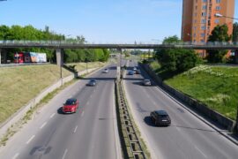 zamknieta kladka dla pieszych nad al tysiaclecia