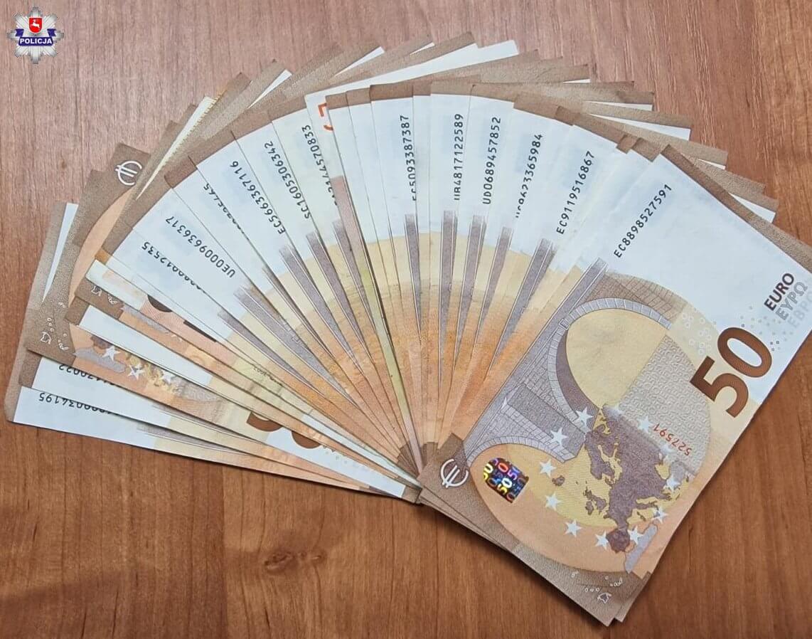 Policja rozbiła grupę przestępczą handlującą papierosami bez akcyzy 3 pieniądze, gotówka, euro