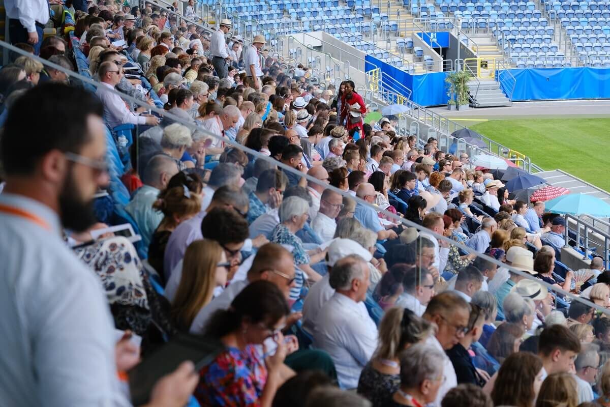 Kongres Świadków Jehowy na Arenie Lublin. Chrzest przyjęło ponad 50 wiernych. Zobacz zdjęcia 1 Chrzest podczas Kongresu Świadków Jehowy