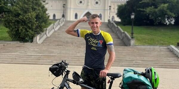 "Motorowiec" w drodze na Sycylię: Wyprawa na Rowerze, bo chce pomóc. Pokona 3000 km 1 Kibic Motor Lublin rowerem pokona 3000 km
