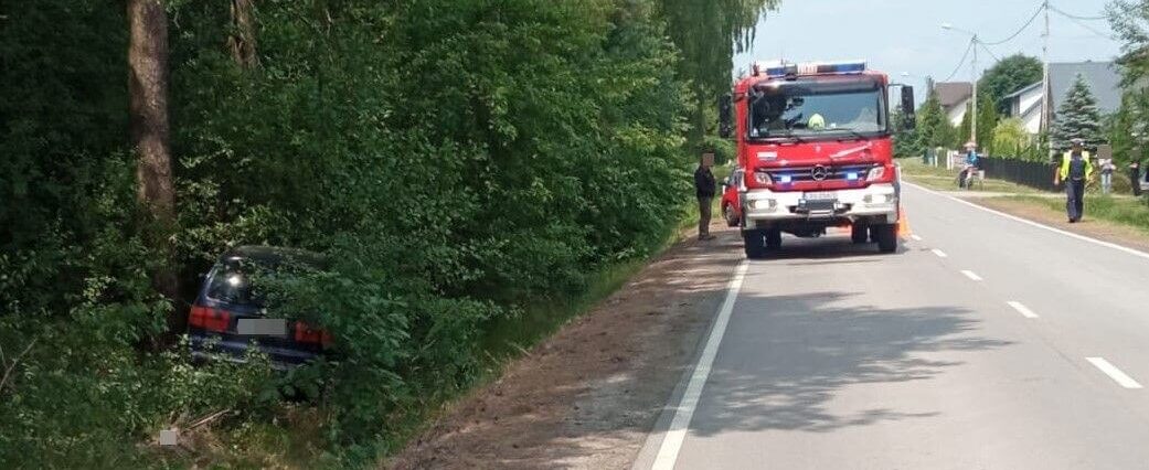 Śmiertelny wypadek w Wygnanowie 2 Samochód wypadł z drogi i uderzył w drzewo