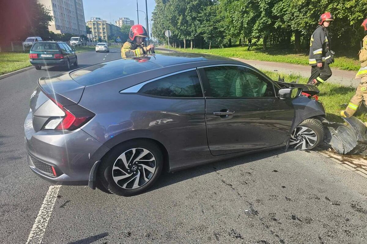 Ratując się przed zderzeniem z hyundaiem, uderzyła w latarnię. Teraz poszukuje sprawcy kolizji 1 Honda uderzyła w latarnię na ul. Krańcowej